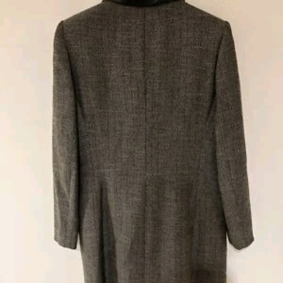 Le Suit Gray Herringbone Blazer - Picture 6 of 12